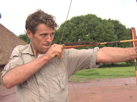 World's Toughest Expeditions: Bueskydningsøvelser