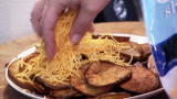 Freaky Eaters (Season 2): Cheesy Potatoes for 30 Years