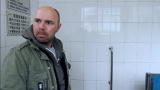 An Idiot Abroad: No Doors on Toilets